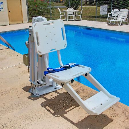 Super 8 By Wyndham Walterboro Hotel Bagian luar foto