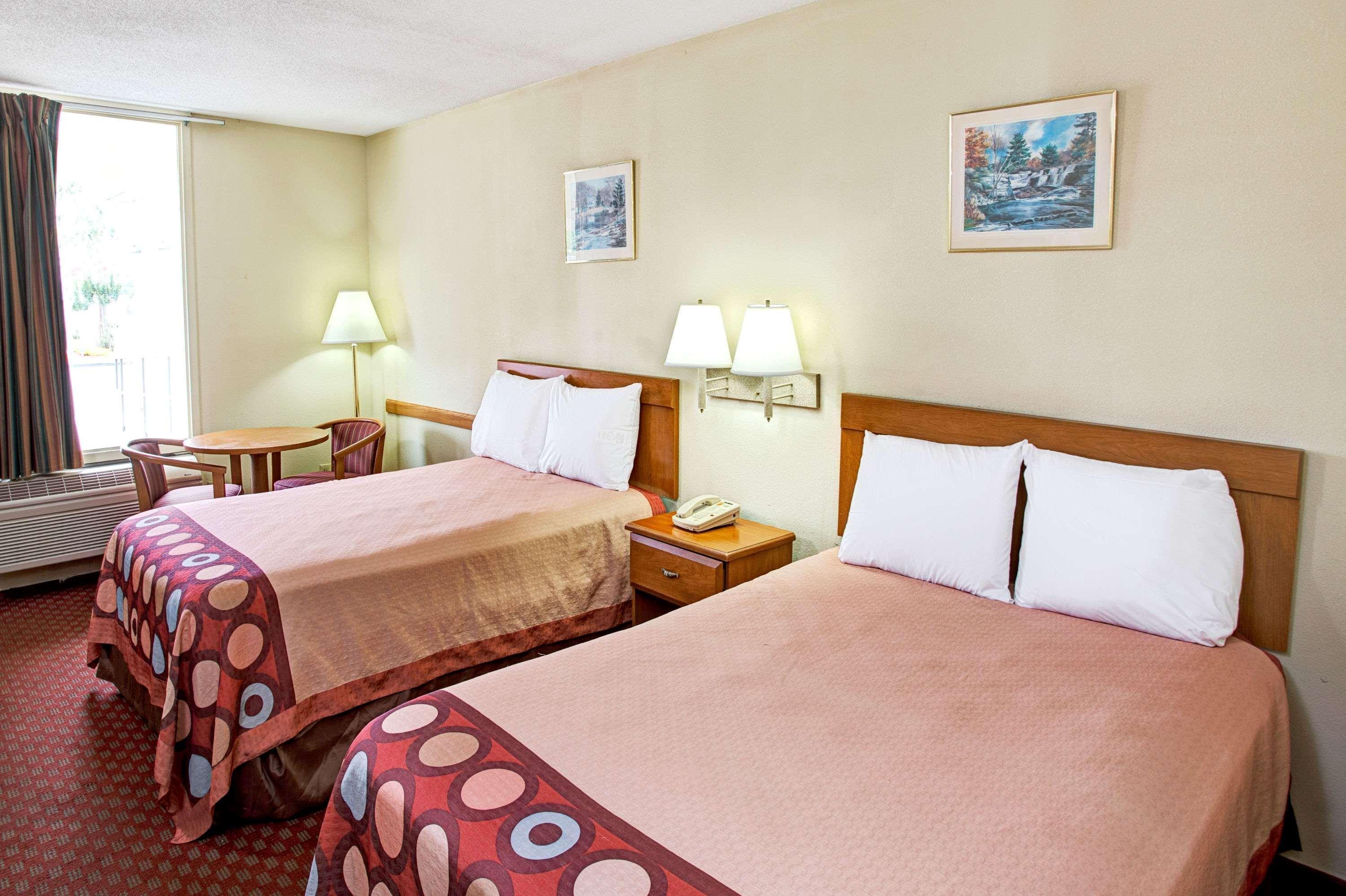Super 8 By Wyndham Walterboro Hotel Bagian luar foto
