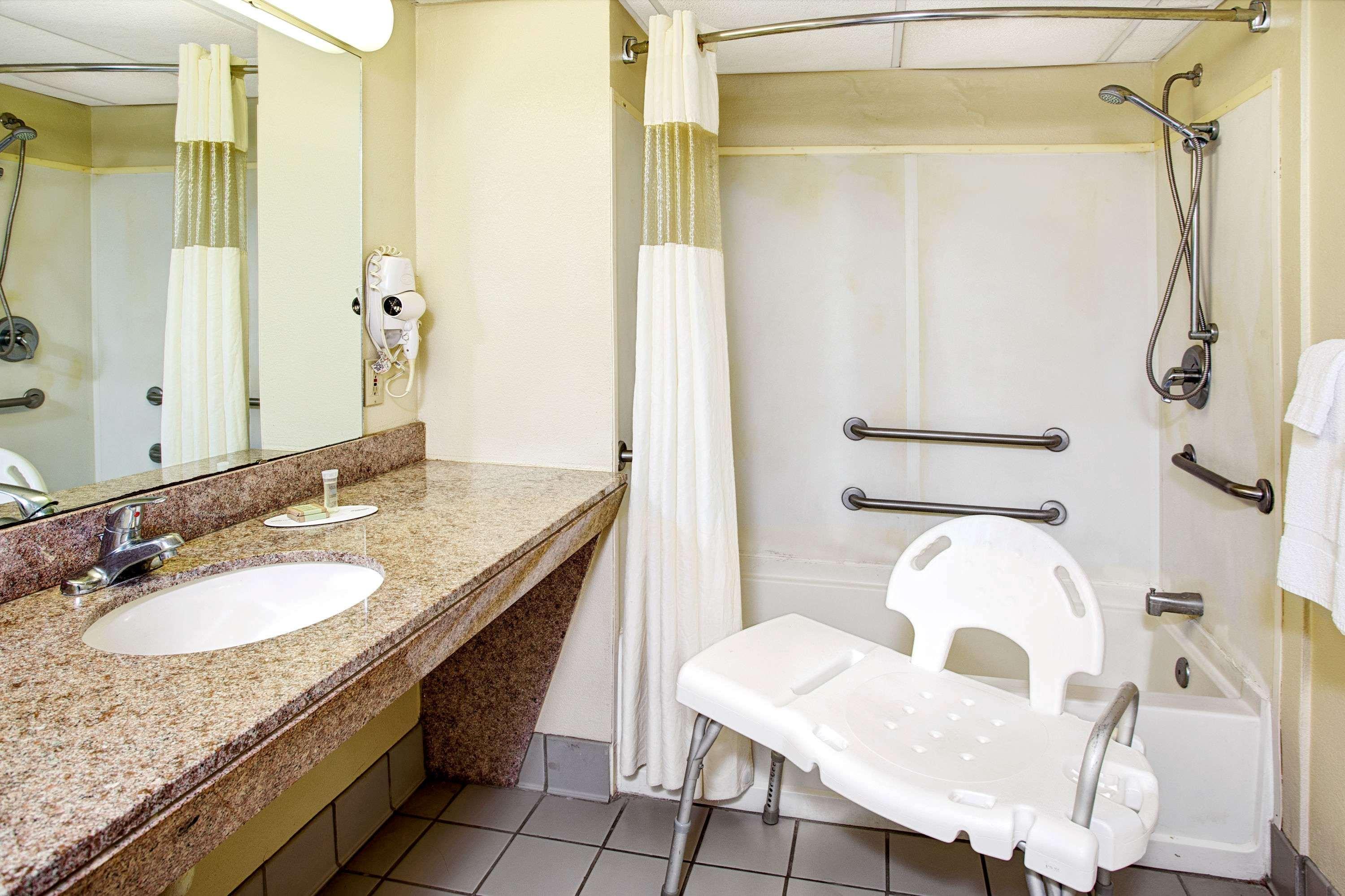 Super 8 By Wyndham Walterboro Hotel Bagian luar foto