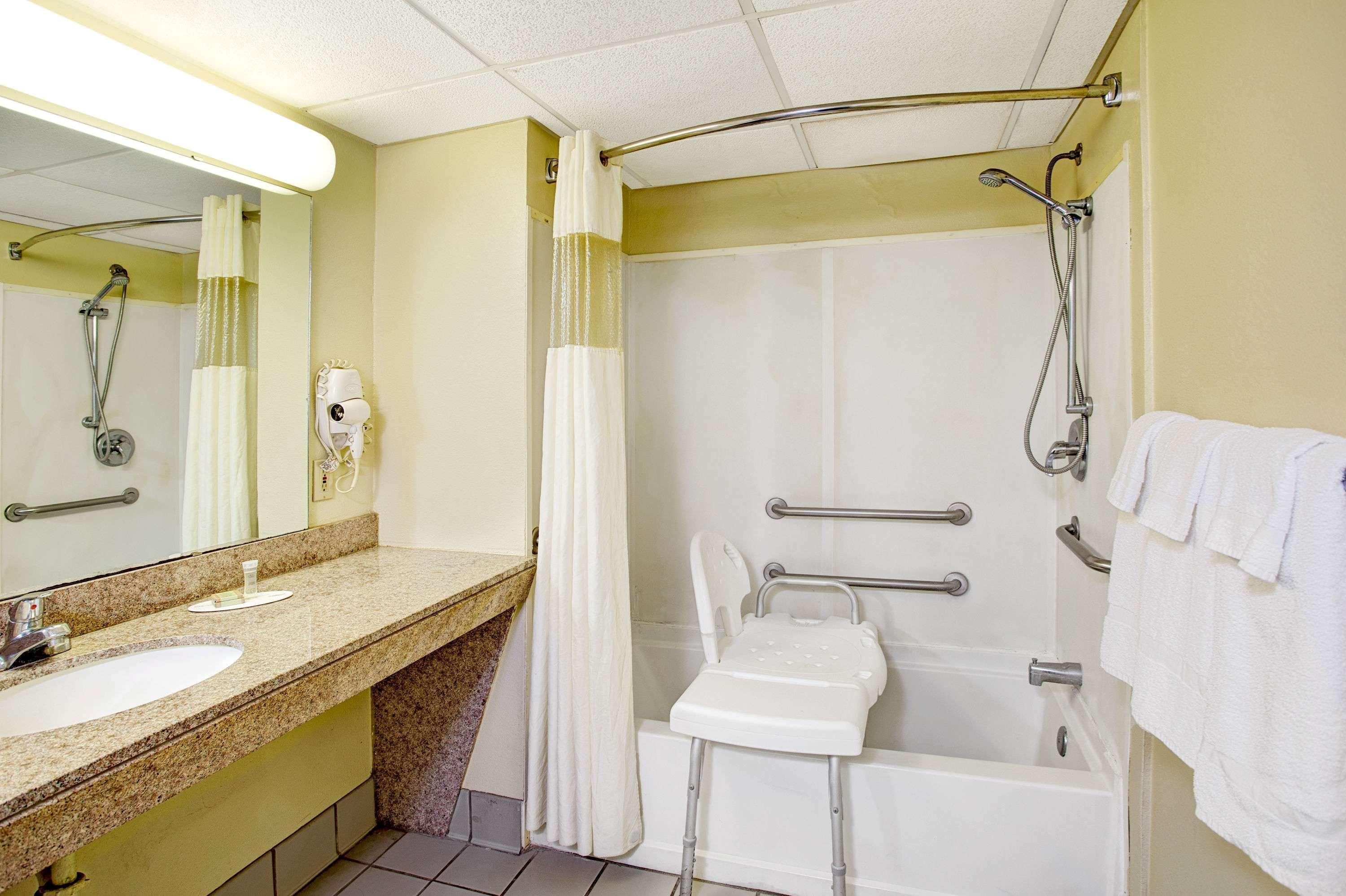 Super 8 By Wyndham Walterboro Hotel Bagian luar foto