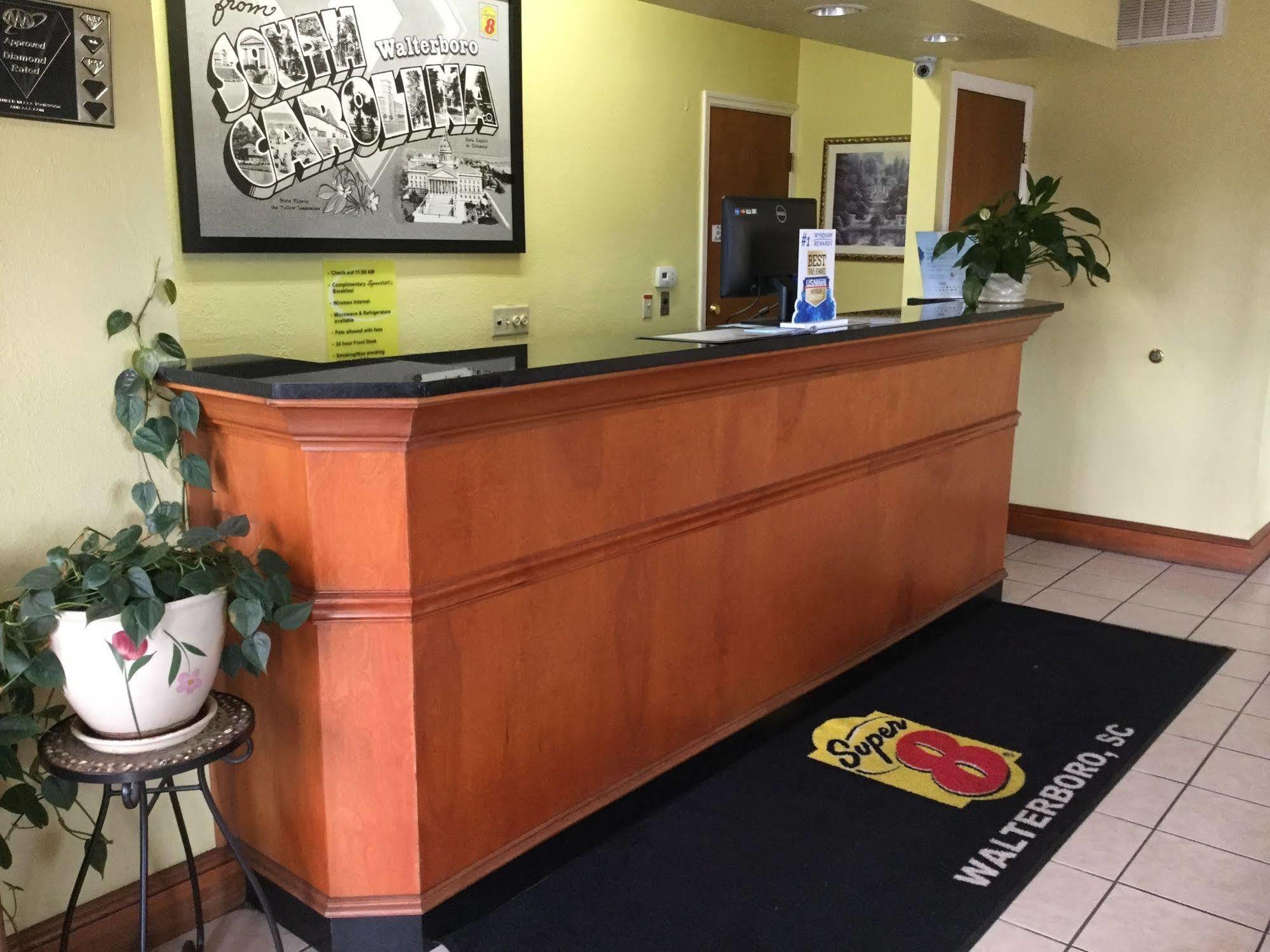 Super 8 By Wyndham Walterboro Hotel Bagian luar foto