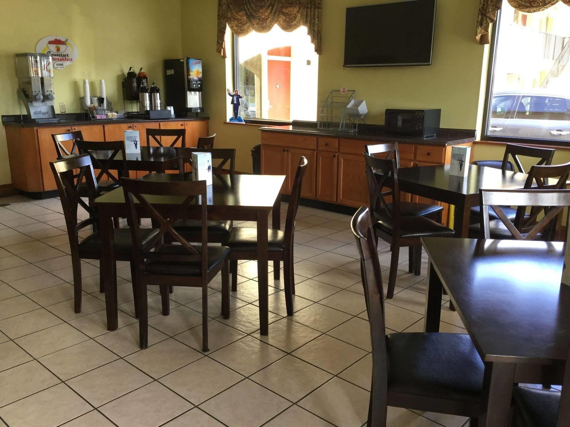Super 8 By Wyndham Walterboro Hotel Bagian luar foto